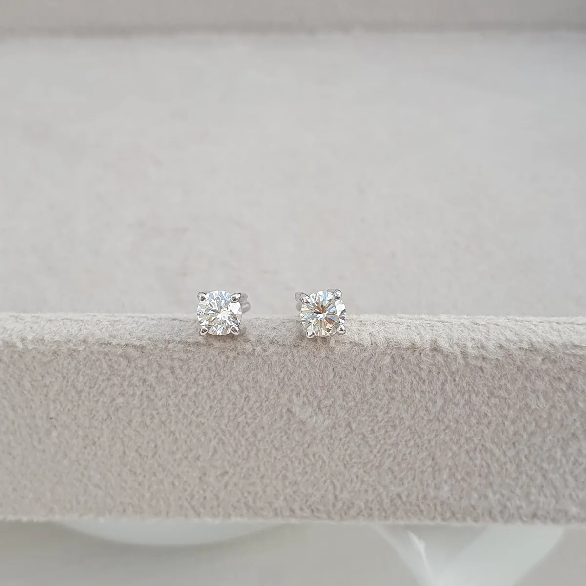 Brinco Solitário De Diamantes 0,44ct Em Ouro 18k 750