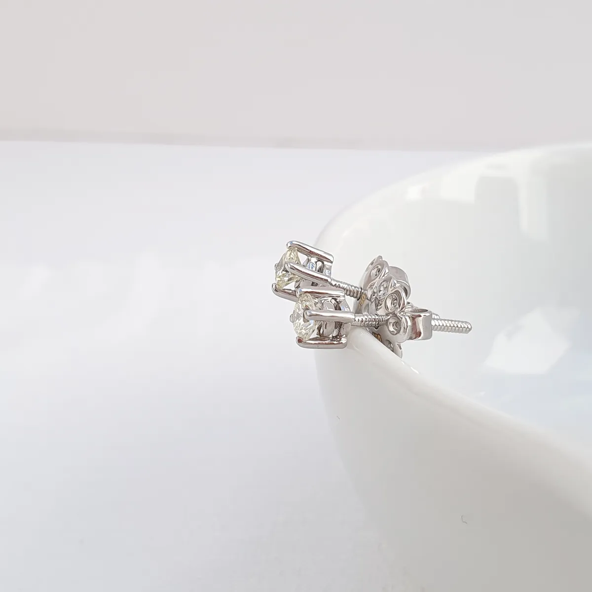 Brinco Solitário De Diamantes 0,44ct Em Ouro 18k 750